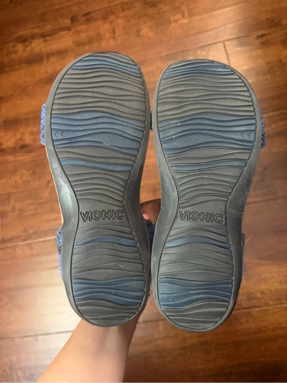 Vionic Blue Snake-Print T-Strap Women's Sandals Size 8